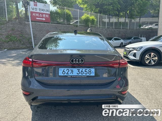 Audi A6 E-Tron сзади