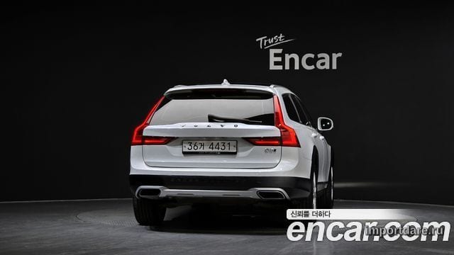 VOLVO V90 CROSS COUNTRY 2017 — 206 588 км, белый, Корея — под ключ — фото 4