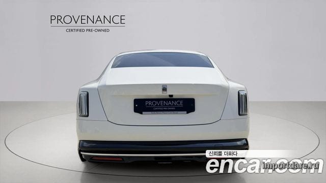 Rolls-royce Spectre сзади