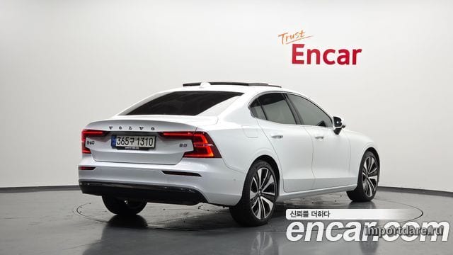 Volvo S60 сбоку