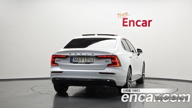 Volvo S60 сзади