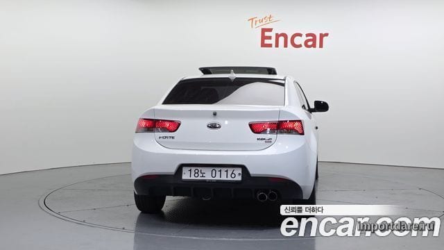 Kia Forte сзади