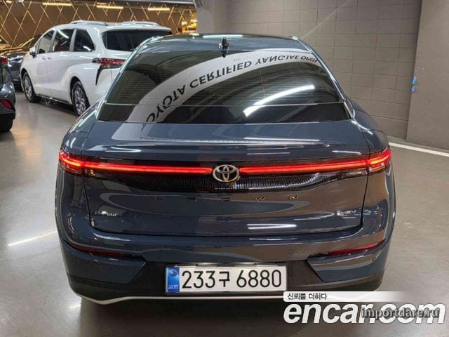 Toyota Crown сзади