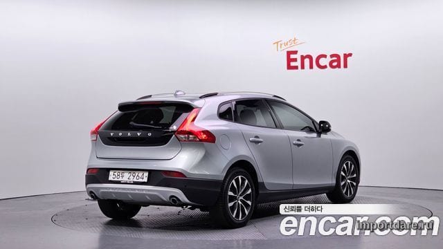 Volvo V40 сбоку