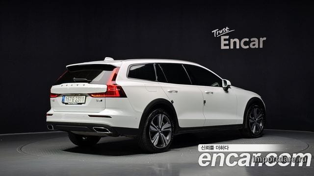 VOLVO V60 CROSS COUNTRY 2021 — 34 824 км, белый, Корея — под ключ — фото 2
