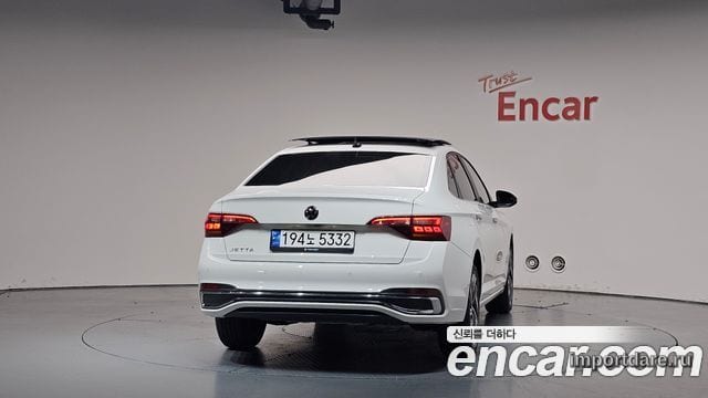 Volkswagen Jetta сзади