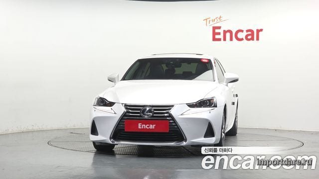 Lexus IS200T интерьер