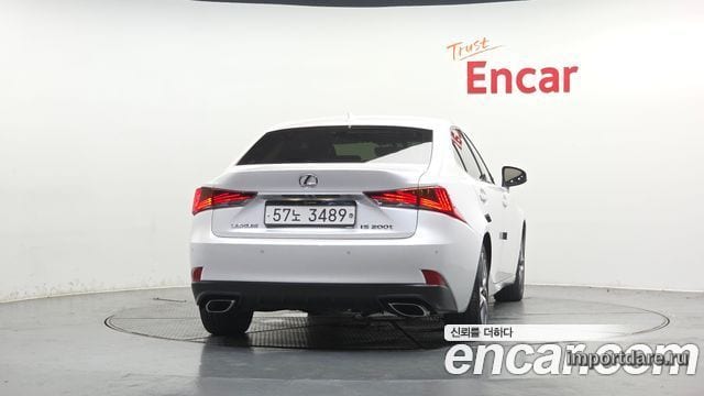 Lexus IS200T сзади