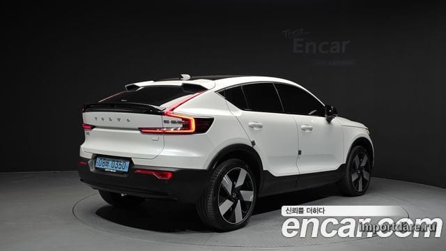 Volvo C40 Recharge сбоку