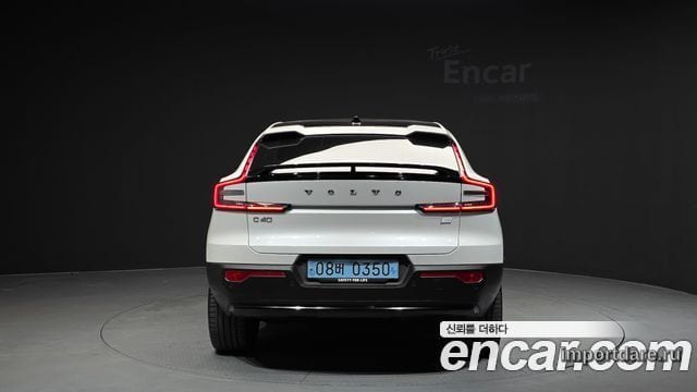 Volvo C40 Recharge сзади