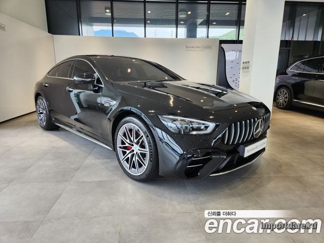 Mercedes-Benz AMG GT сбоку