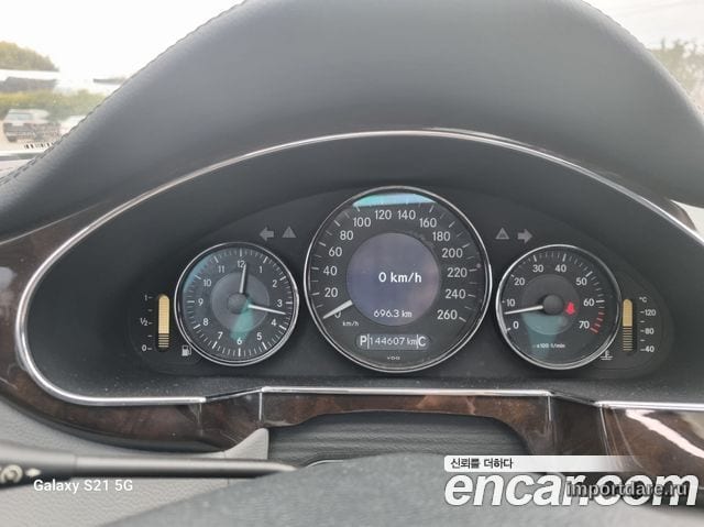 MERCEDES-BENZ CLS-CLASS W219 2005 — 140 000 км, серебристый, Корея — под ключ — фото 8