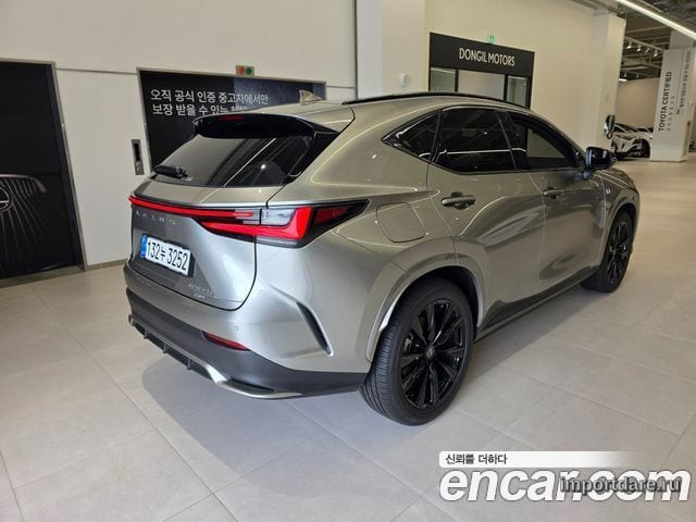 Lexus NX450H+ сбоку