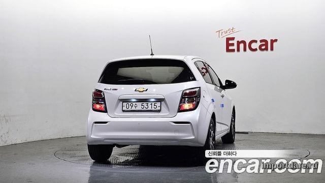 Chevrolet Aveo Hatchback сзади