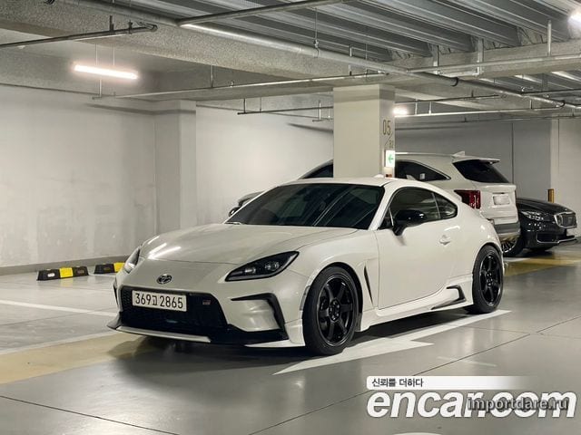 Toyota Gr86 сбоку