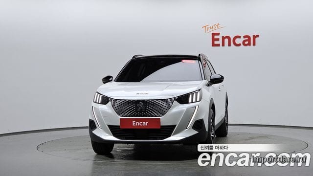 Peugeot E-2008 интерьер
