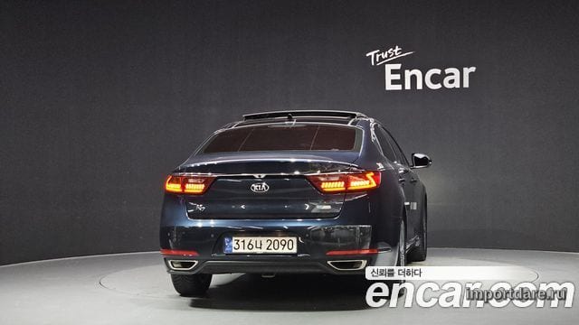 Kia K7 Hybrid сзади