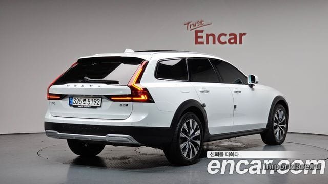 VOLVO V90 CROSS COUNTRY 2021 — 42 877 км, белый, Корея — под ключ — фото 1