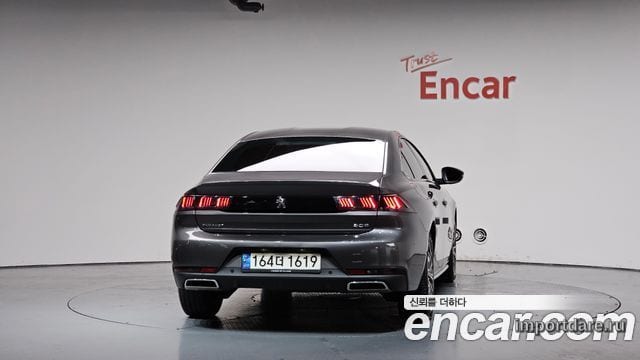 Peugeot 508 сзади