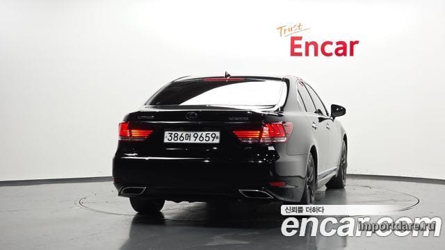 Lexus LS460 сзади