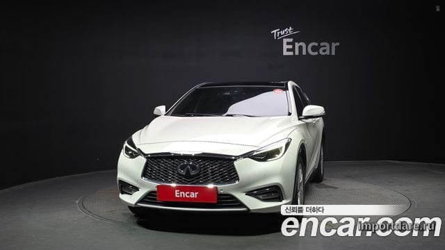 Infiniti Q30 интерьер