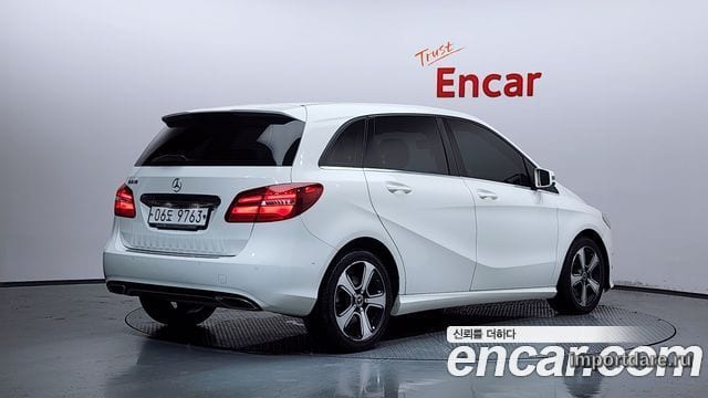 Mercedes-Benz B-Class сбоку