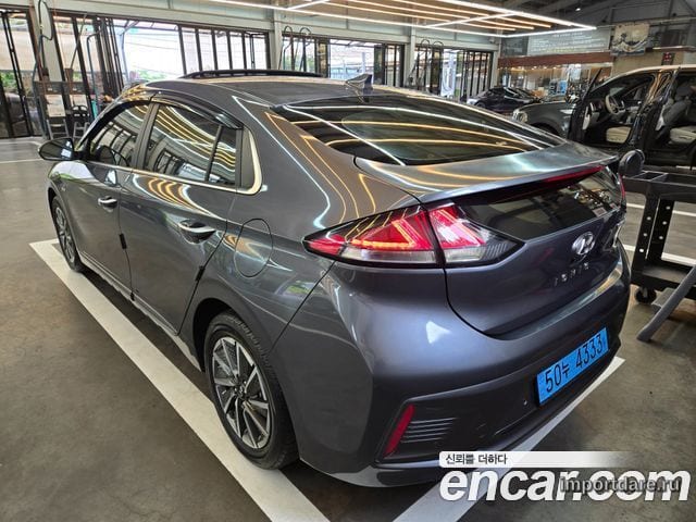 Hyundai Ioniq Electric сбоку