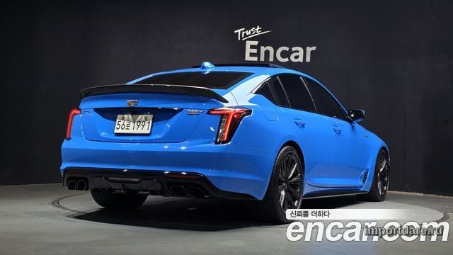 Cadillac CT5-V сбоку