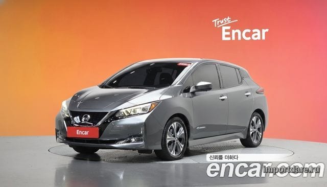 Nissan Leaf сбоку