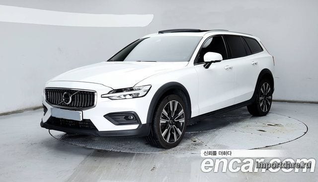 VOLVO V60 CROSS COUNTRY 2022 — 92 189 км, белый, Корея — под ключ — фото 1