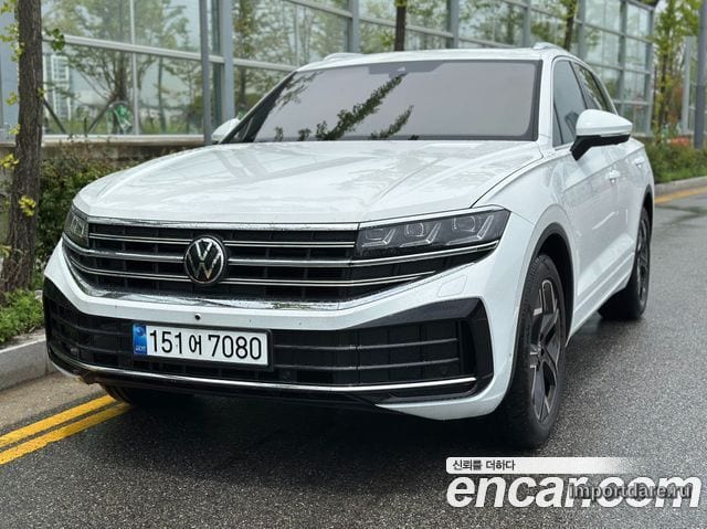 Volkswagen Touareg спереди