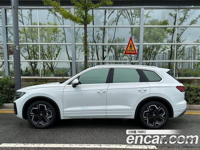 Volkswagen Touareg сбоку