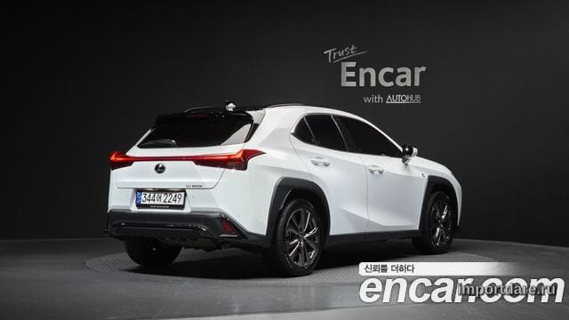 Lexus UX250h 2024