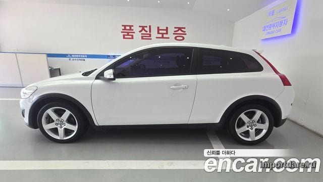 Volvo C30 сбоку