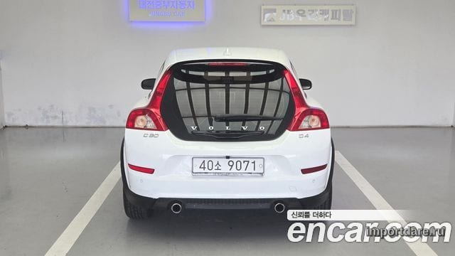 Volvo C30 сзади