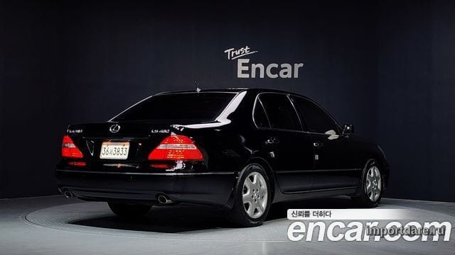 Lexus LS430 сбоку