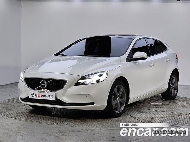 VOLVO V40 2018 — 114 141 км, белый, Корея — под ключ — фото 12
