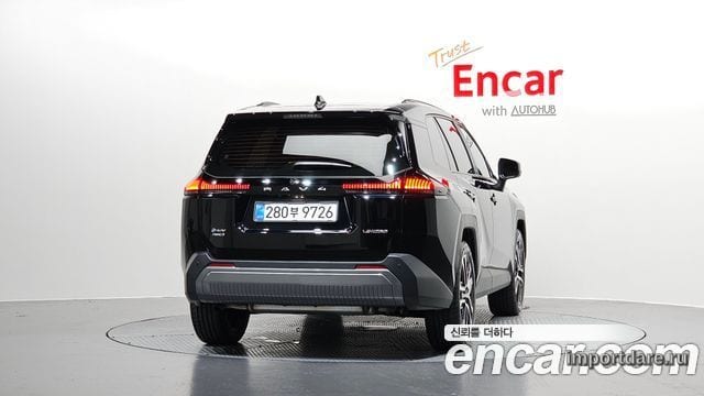 Toyota RAV4 сзади