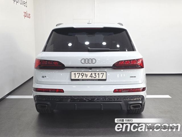 Audi Q7 сзади
