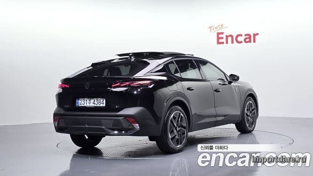 Peugeot 408 сбоку