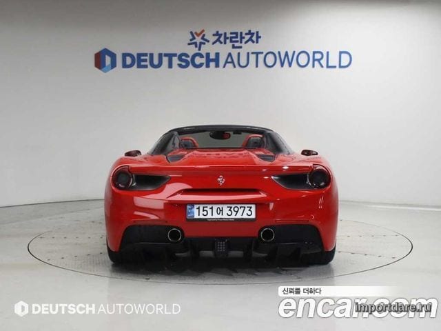 Ferrari 488 Spider сзади