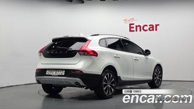 VOLVO V40 CROSS COUNTRY 2019 — 51 222 км, белый, Корея — под ключ — фото 2
