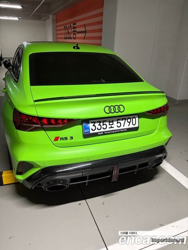 Audi RS3 сбоку