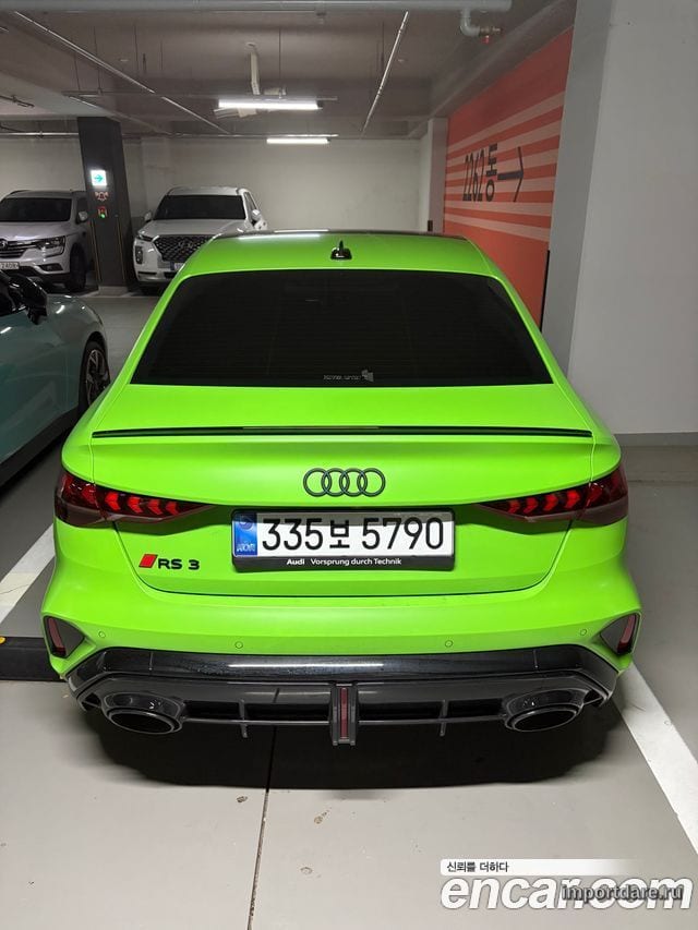 Audi RS3 сзади