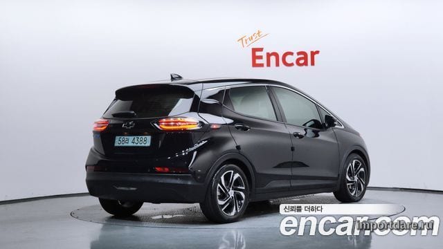 Chevrolet Bolt сбоку