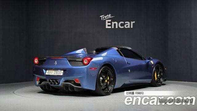 Ferrari 458 сбоку