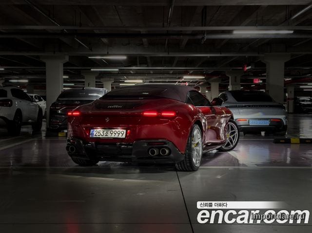 Ferrari Roma сзади