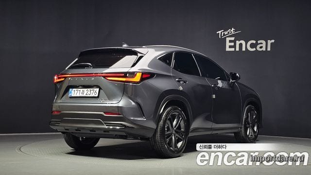Lexus NX350H сбоку