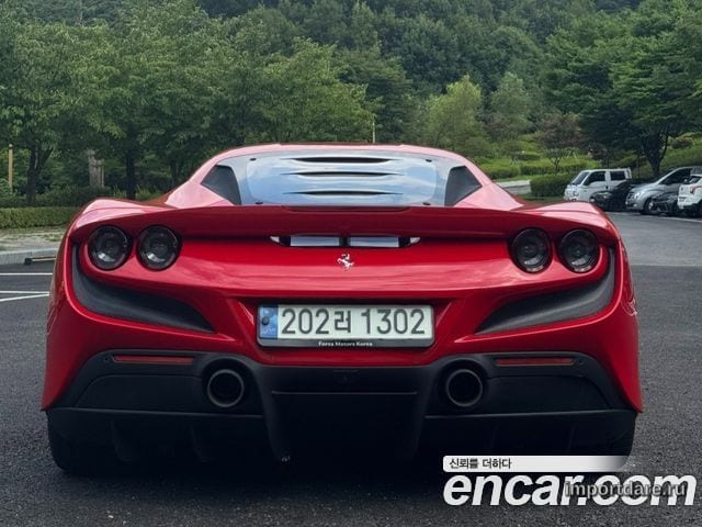 Ferrari F8 интерьер