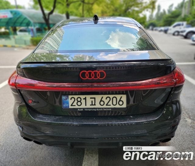 Audi S5 сзади